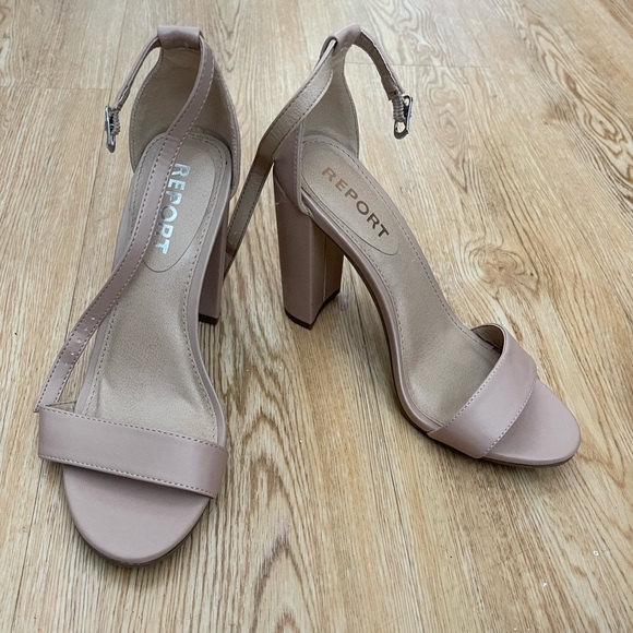 Shoes - Heeled sandals in nude/beige. New.